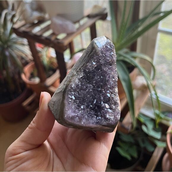 Natural, amethyst, standing cluster 254 g, 1270 ctw, 2.775”x2.50 - Picture 4 of 10